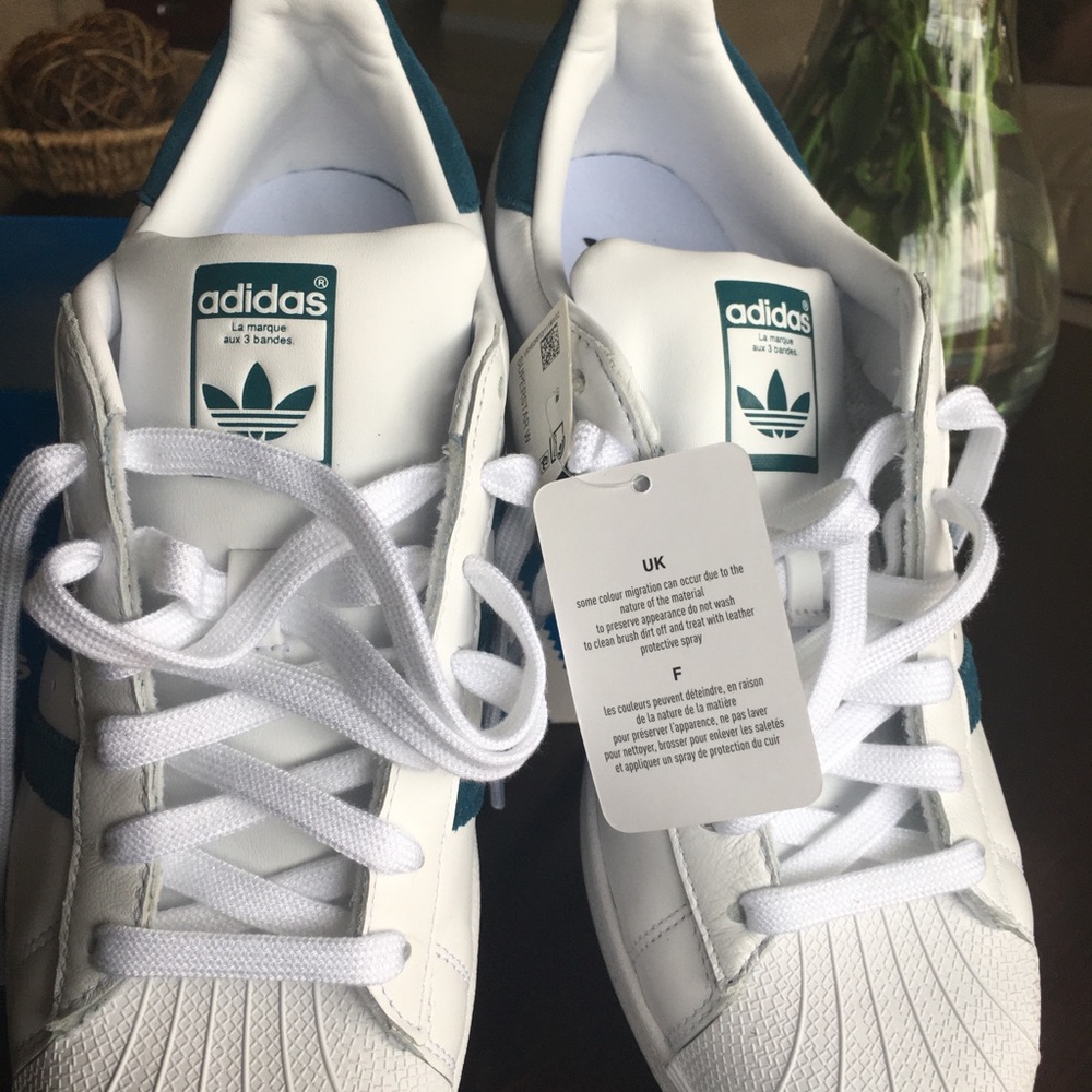 NWT Authentic Adidas Superstar Originals size 9 - Picture 3 of 8